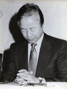 기도하는 김영삼 의원