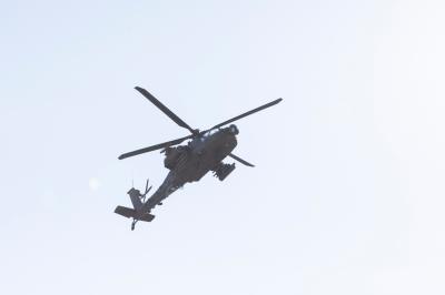 광화문 상공에서 비행하는 육군 아파치(AH-64) 헬기