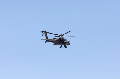 광화문 상공에서 비행하는 육군 아파치(AH-64) 헬기