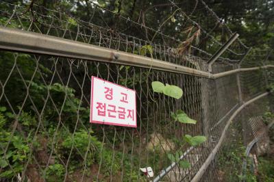 수산봉수대 계단 경고 표지판