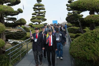 유엔참전용사 국제추모식장을 빠져나오는 참전용사들