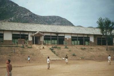 초도의 국민학교 건물