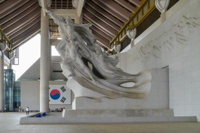 독립기념관 겨레의 집 불굴의 한국인 상 좌측