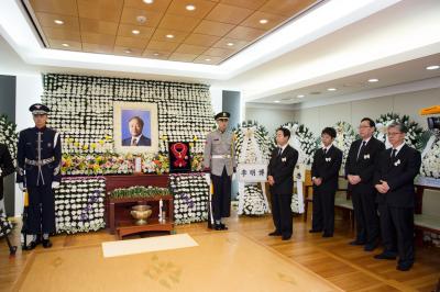 故 김영삼 前 대통령 서거 빈소를 지키는 유가족