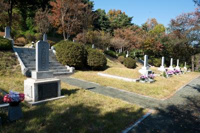 국립서울현충원 김홍일장군 묘비