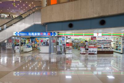 김포국제공항 국제선 약국과 편의점