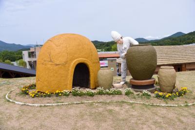 외고산 옹기마을 옹기 조형물