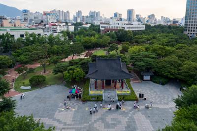 국채보상운동기념공원 초입 달구벌대종