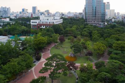 국채보상운동기념공원 초입 중경