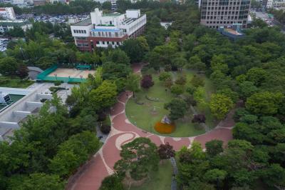 국채보상운동기념공원 초입 중경