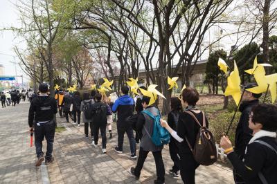 세월호 추모 행진하는 시민들