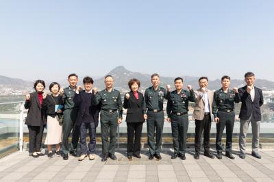 육군사관학교 방문 기념촬영