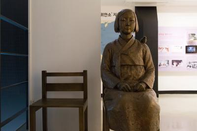 전쟁과여성인권박물관 평화비 소녀상