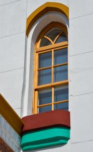익산 중앙동 구 삼산의원 포치 우측 상부 창문