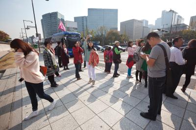 광화문 앞의 외국인 관광객들