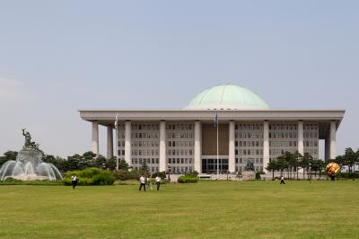 국회의사당 본관과 광장