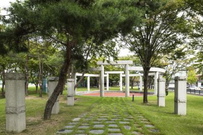 전남대학교 정문 앞 5·18 소공원