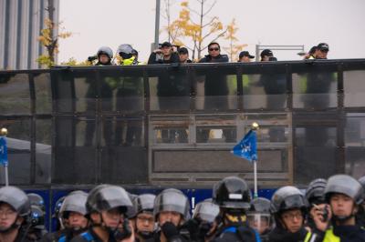 광화문광장의 경찰 차벽