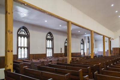 정동제일교회 벧엘예배당 내부 기둥과 의자