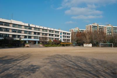 압구정중학교 전경