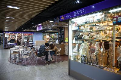 낙원악기상가 매장과 카페