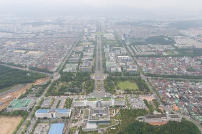 경상남도청사와 창원시 항공사진
