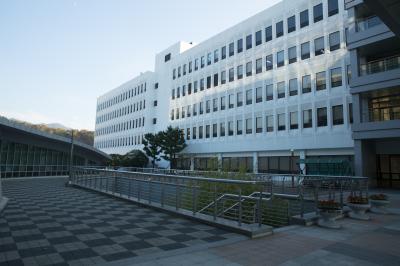 경상남도청사 본관 측면