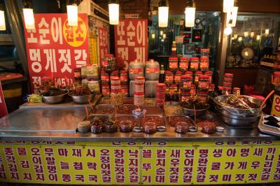 기장시장 젓갈가게 내부 전경