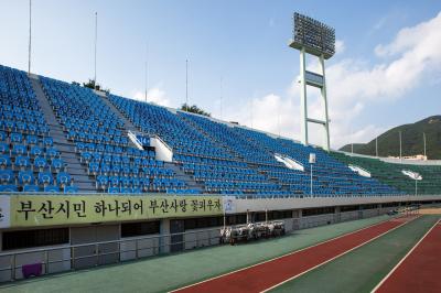 구덕운동장 주경기장 전광라이트 전경