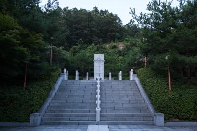 건설 순직자 위령탑 입구 전경