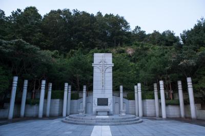 건설 순직자 위령탑 전경