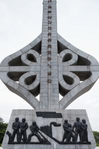 경부고속도로 준공비 중앙부