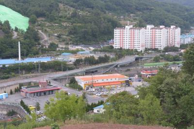 도계읍 탄광촌의 아파트와 마트