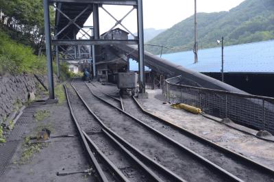 탄차 레일과 석탄 운반 벨트