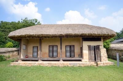 손병희 생가 본채 정면