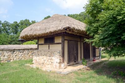 손병희 생가 광채 좌측면