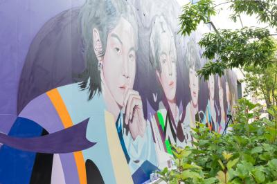 용산 하이브 사옥 외벽에 그려진 방탄소년단 데뷔 10주년 벽화