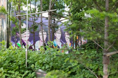 용산 하이브 사옥 외벽에 그려진 방탄소년단 데뷔 10주년 벽화